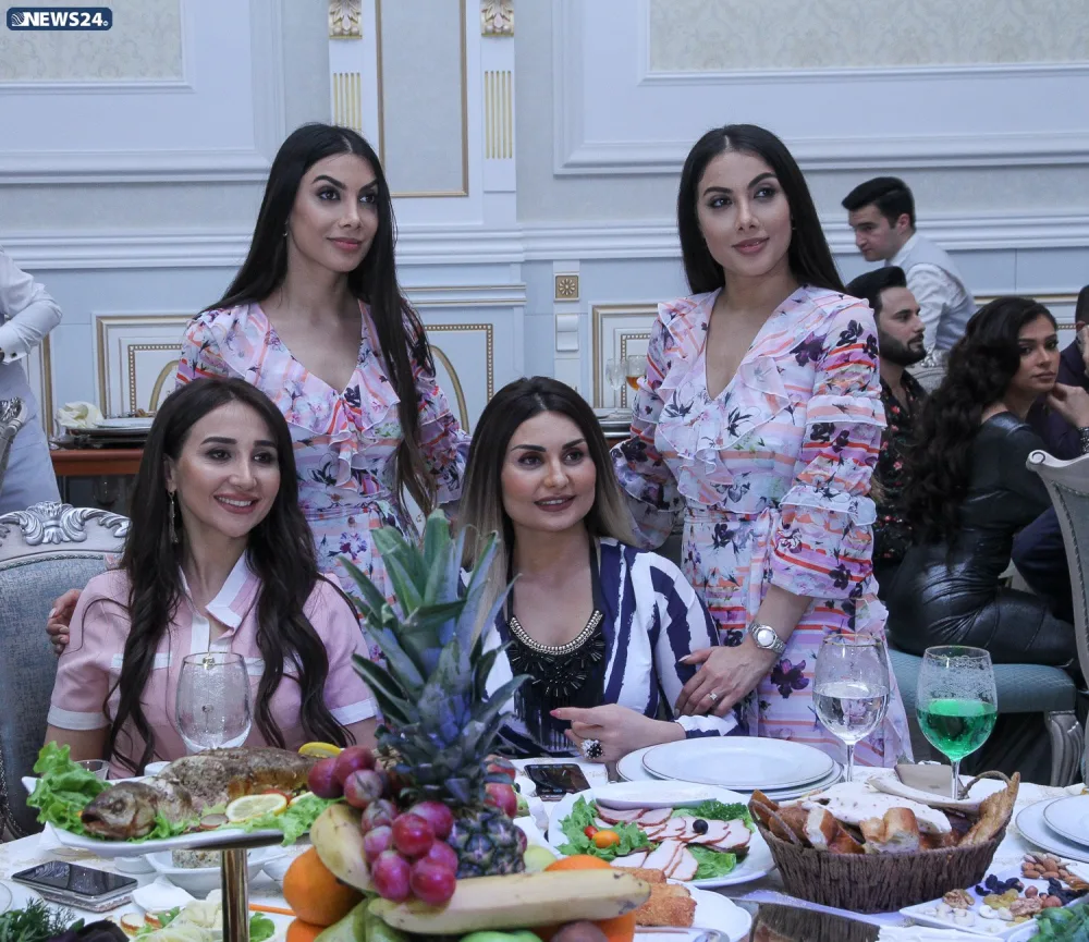Əkizlərin həyəcanlı günü - GÖZ YAŞLARINI SAXLAYA BİLMƏDİLƏR - FOTO - VİDEO
