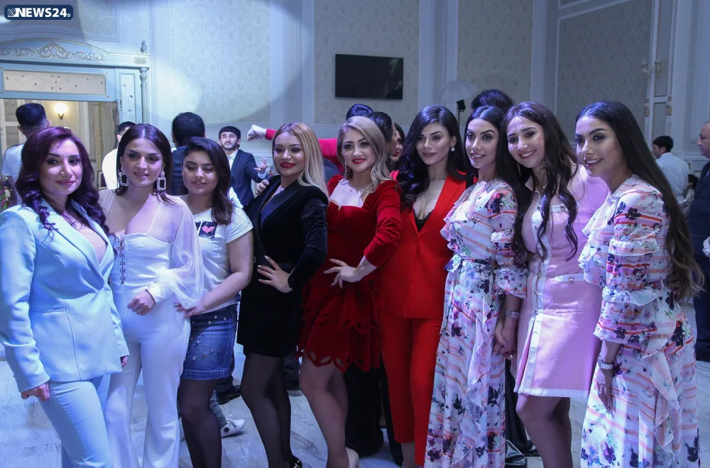 Əkizlərin həyəcanlı günü - GÖZ YAŞLARINI SAXLAYA BİLMƏDİLƏR - FOTO - VİDEO