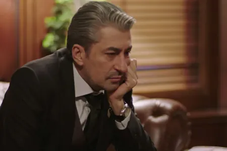 Qadın türkiyəli aktyorun ombasına təcavüz etdi - – DAVA DÜŞDÜ