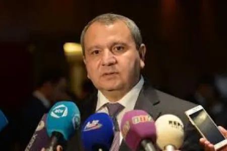 BDU-nun rektorundan tələbəyə şokalad hədiyyəsi - VİDEO