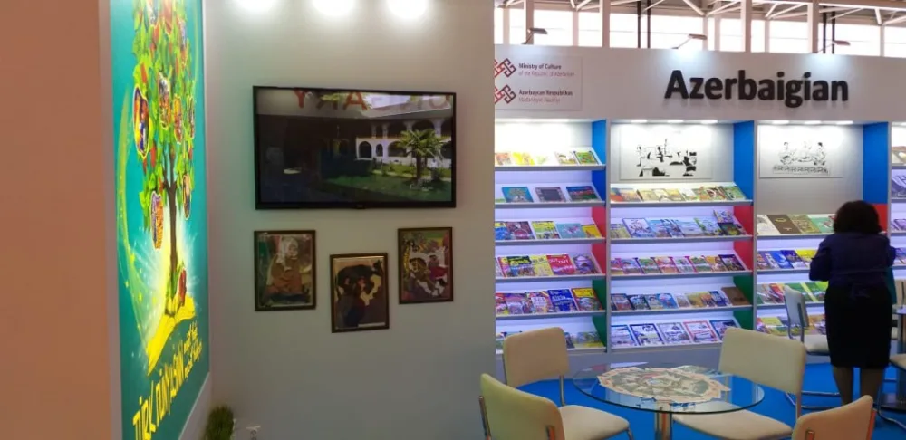 Azərbaycan kitabı Bolonya Beynəlxalq Uşaq Kitab Sərgisində - FOTO