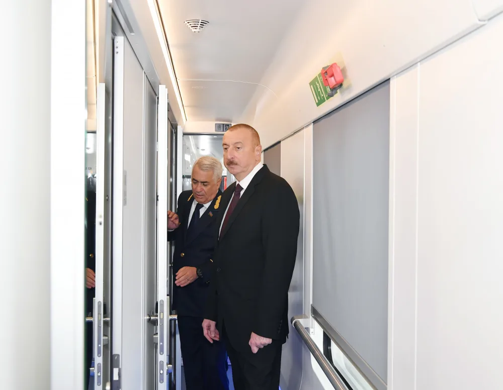 Prezident İlham Əliyev Bakı-Tbilisi-Qars qatarı ilə tanış olub - FOTO - YENİLƏNİB