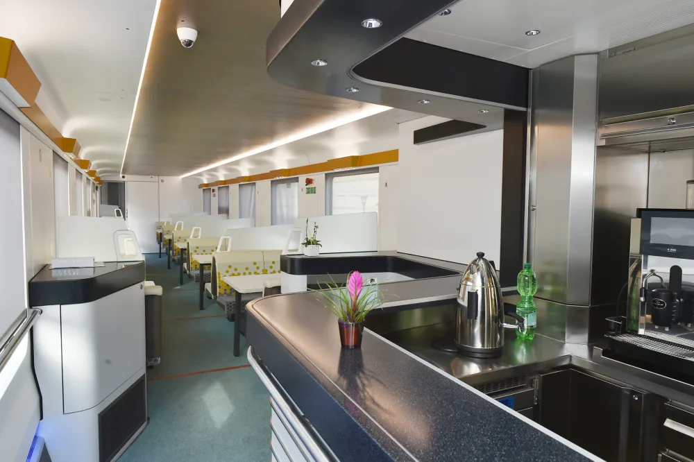 Prezident İlham Əliyev Bakı-Tbilisi-Qars qatarı ilə tanış olub - FOTO - YENİLƏNİB