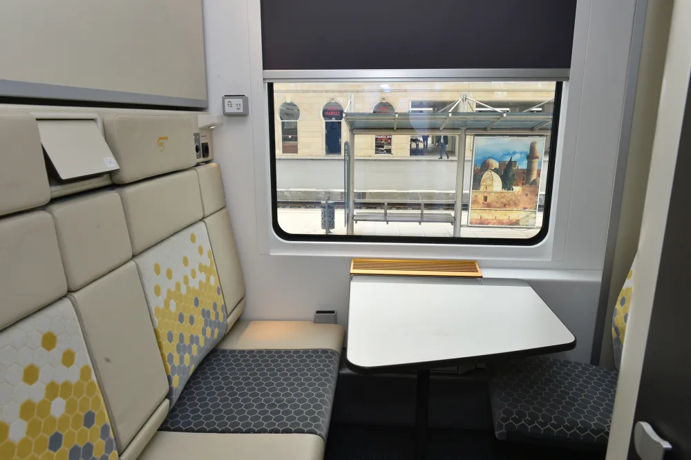 Prezident İlham Əliyev Bakı-Tbilisi-Qars qatarı ilə tanış olub - FOTO - YENİLƏNİB