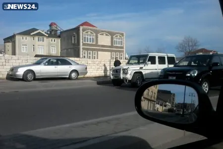 Bakıda "Gelandawagen" dəhşətli yol qəzasına düşdü - FOTO