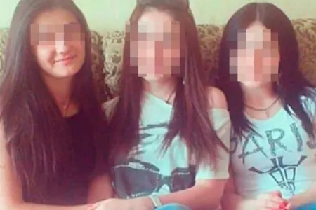Çılpaq qızlardan biri: "Susmasan, dili uzun, həyasız deyərlər"