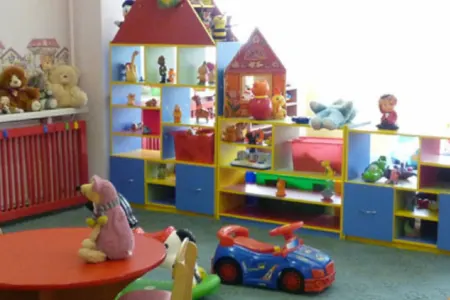 Bakıda bağçada bədbəxt hadisə: Dolab uşağın üzərinə aşdı