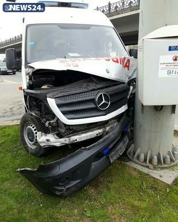 Bakıda ölüm ayağında olan adamı aparan ambulans - dsəhşətli qəzaya düşdü - GÖRÜNTÜLƏR