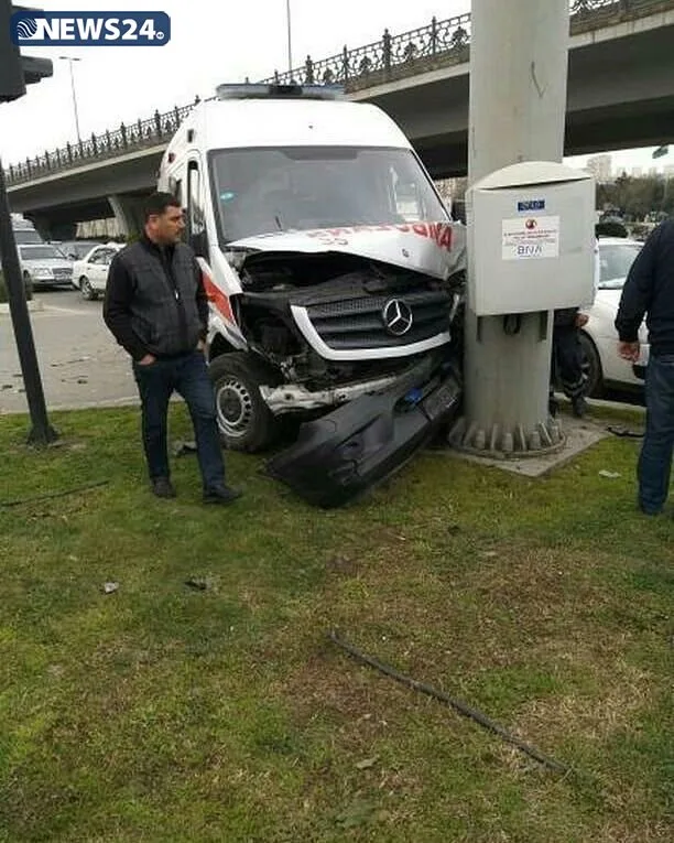 Bakıda ölüm ayağında olan adamı aparan ambulans - dsəhşətli qəzaya düşdü - GÖRÜNTÜLƏR