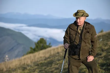 Hamı Putinin gödəkcəsindən geyinə biləcək - FOTO