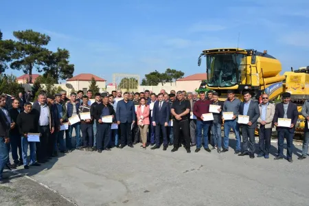 Yevlaxda mexanizatorlara təlim keçirilib