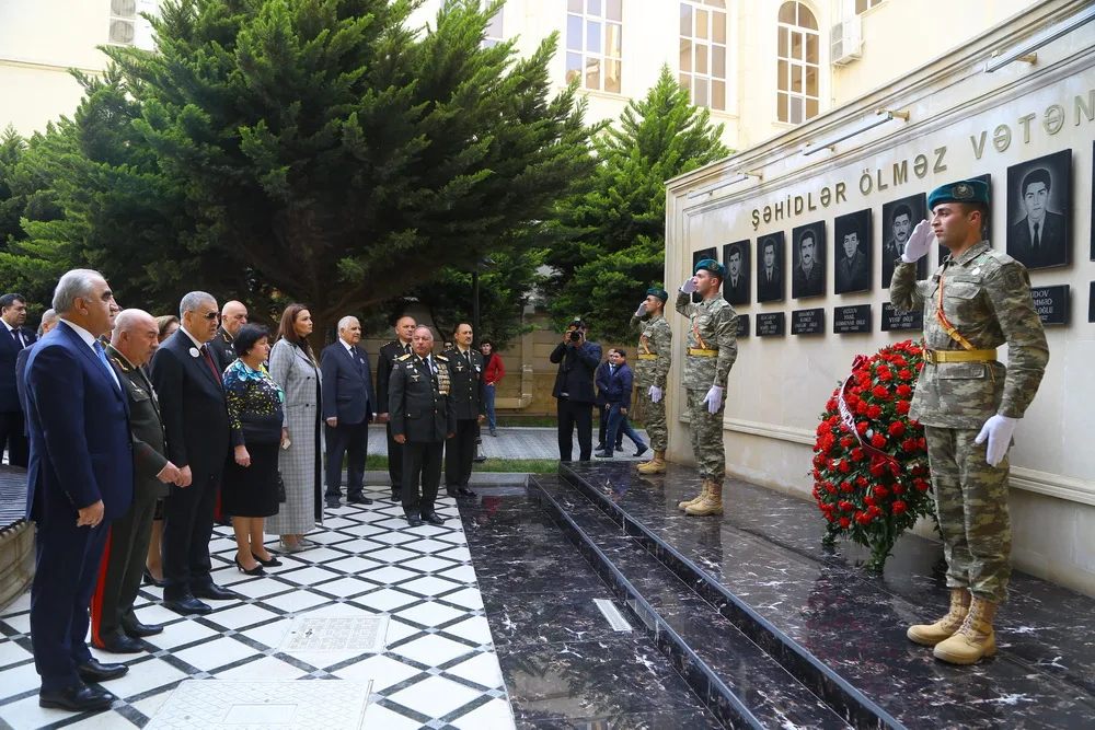 “Aprel döyüşlərinin Zəfər bayraqlarına düzlən!” devizi altında bayram keçirilib