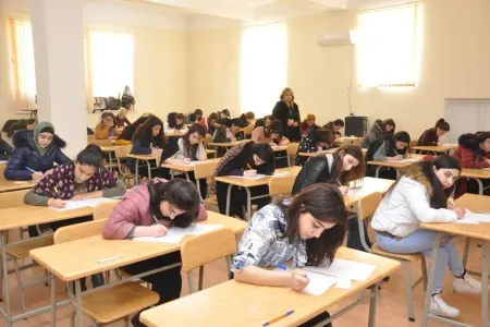Bu gün məktəblərdə 11-ci sinif şagirdləri üçün buraxılış imtahanı keçirilir