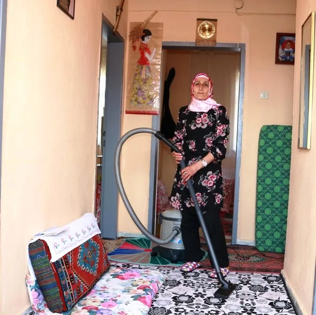 Qadın qonşudan borca aldığı qızılla vəzifəyə gəldi - FOTO - VİDEO