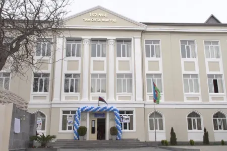 İntihar hadisəsi baş verən 162 saylı məktəb polis nəzarətində - FOTO