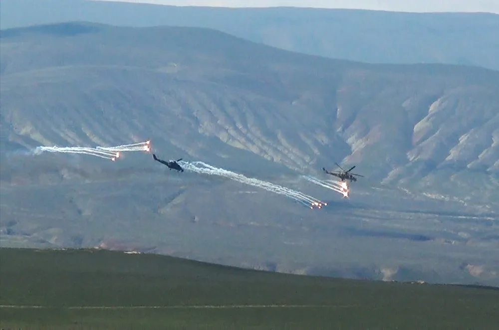 Azərbaycan ordusunun helikopterləri havada - FOTOLAR - VİDEO