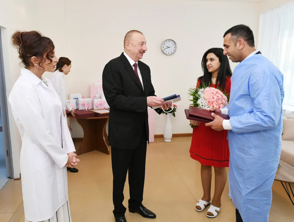 Prezident və birinci xanım Azərbaycanın 10 milyonuncu sakininin valideynləri ilə - GÖRÜŞDÜLƏR - FOTOLAR - VİDEO - YENİLƏNİB