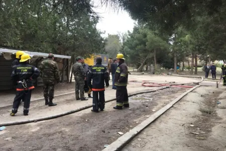Yanan yataqxananın 3-cü mərtəbəsindən özünü atan sakinin - AQİBƏTİ