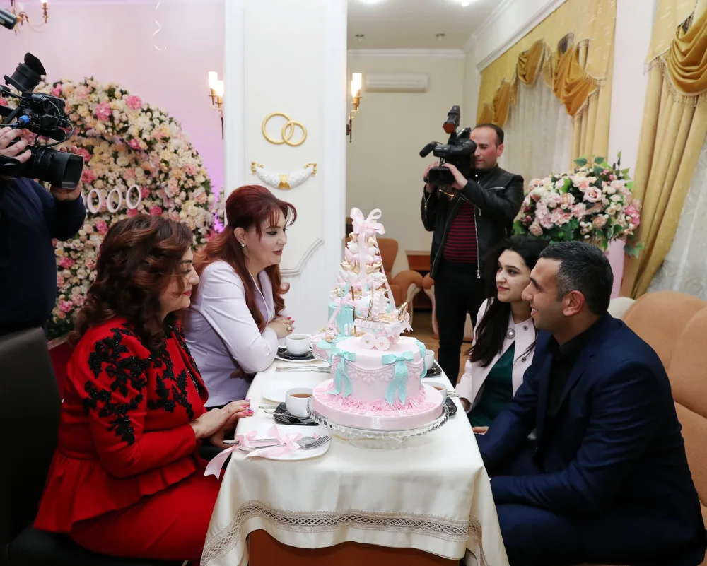10 milyonuncu sakinin doğum haqqında şəhadətnaməsi verildi - FOTO