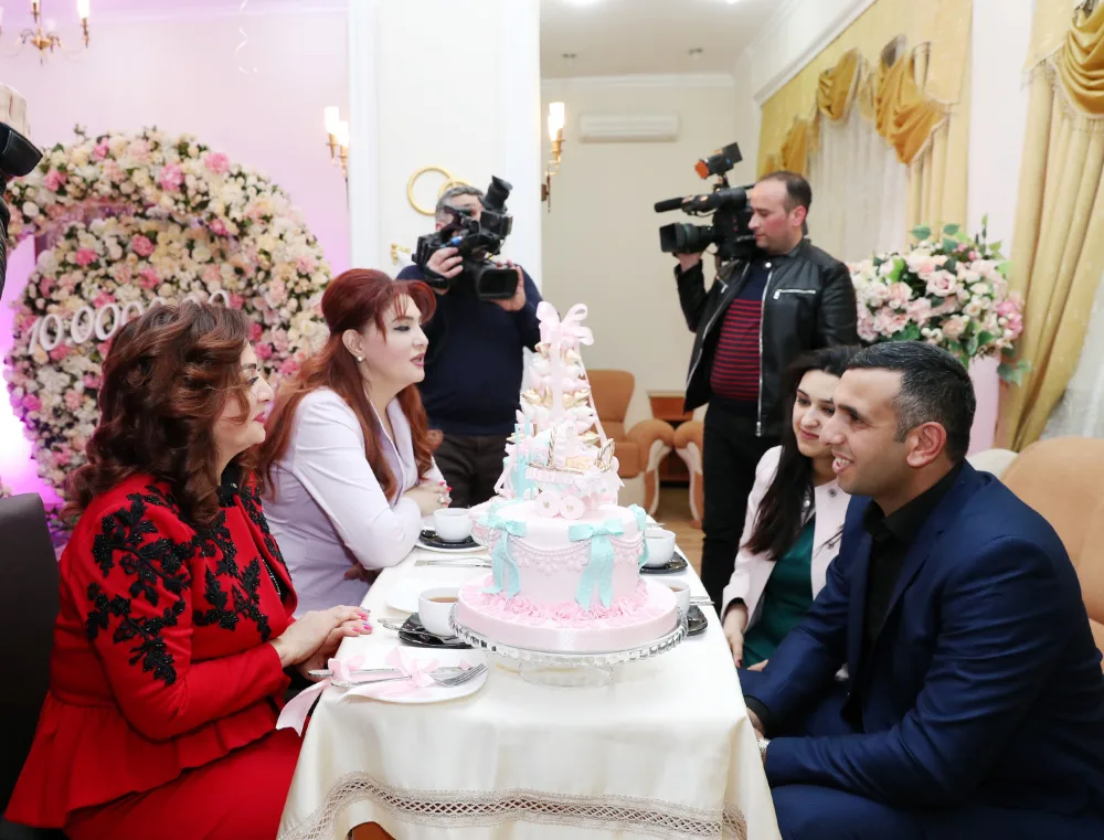 10 milyonuncu sakinin doğum haqqında şəhadətnaməsi verildi - FOTO