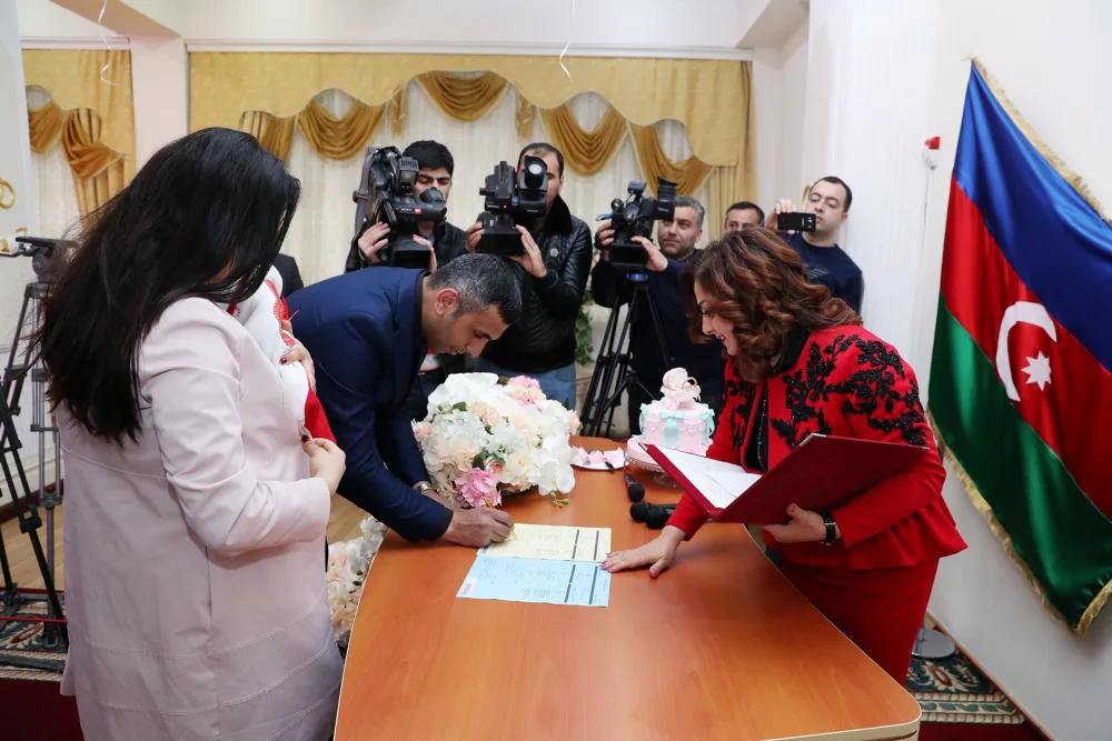 10 milyonuncu sakinin doğum haqqında şəhadətnaməsi verildi - FOTO