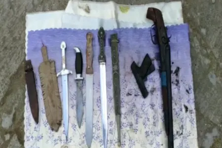 Keçmiş məhkumun üzərində qanunsuz silah və xəncər aşkar edilib - FOTO