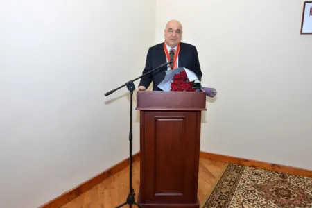 Milli Kitabxanada Xalq Yazıçısı Çingiz Abdullayevlə görüş keçirilib