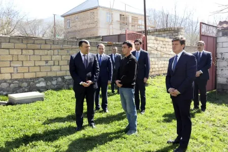 Sahil Babayev Qəbələdə özünüməşğulluq proqramı iştirakçıları ilə görüşüb