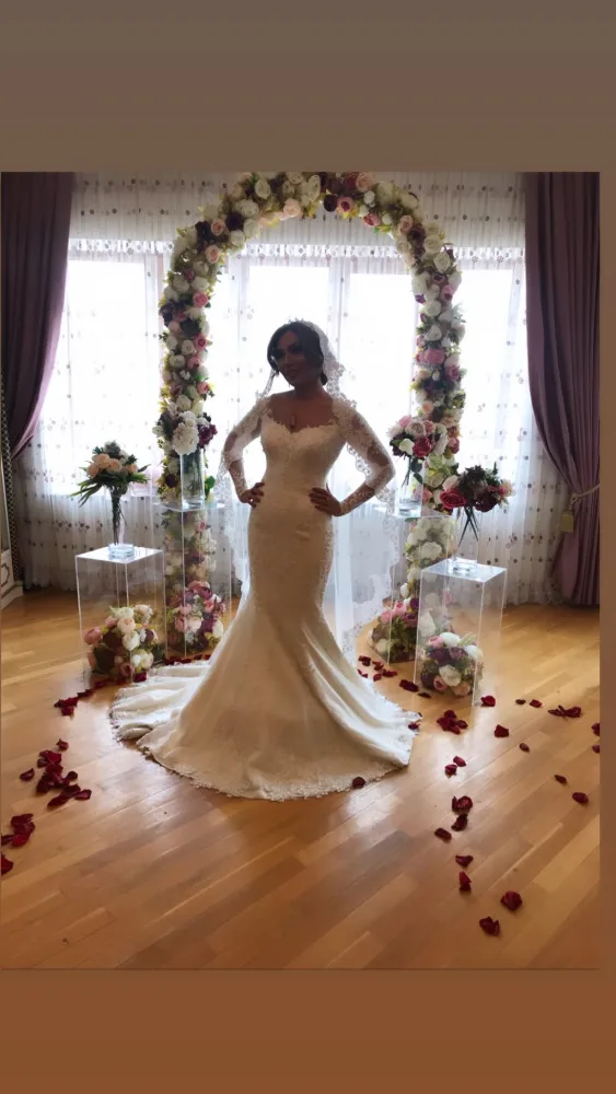 Azərbaycanlı müğənninin toyundan - İLK FOTO