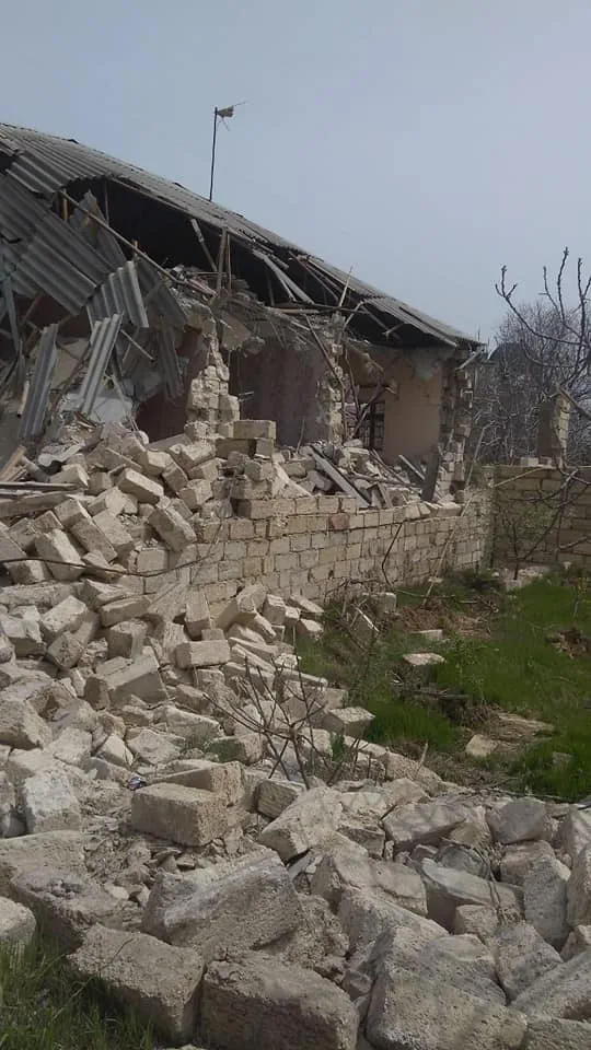 Saray qəsəbəsinin icra başçısından arzuolunmaz addım - Toyu olacaq cütlüyün evini sökdürdü - FOTO