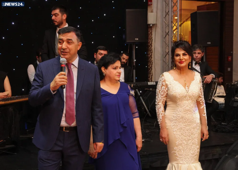 Azərbaycanlı müğənni toyunda mahnı oxudu - FOTO - VİDEO