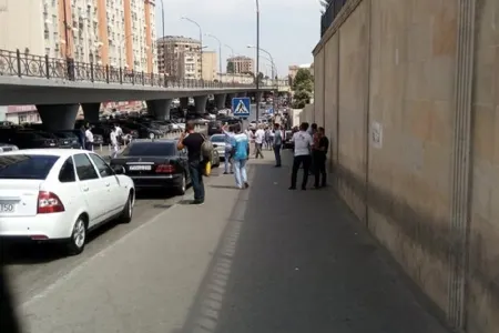 Bakıda magistral yolda sürücülər hoqqa çıxartdı - VİDEO