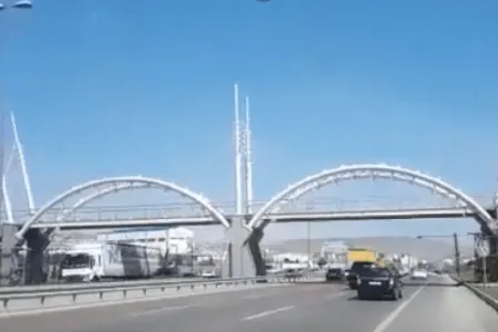 Bakıda "şəxsi" piyada keçidi də varmış - VİDEO