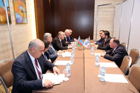 Dövlət Gömrük Komitəsinin sədri ÜGT Baş katibinin müavini ilə görüşüb