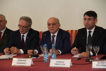 Dinin siyasiləşdirilmiş formada yayılması təhlükələri müzakirə edilib