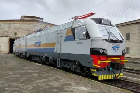 Bakıda maşinist teplovozdan yıxılıb öldü