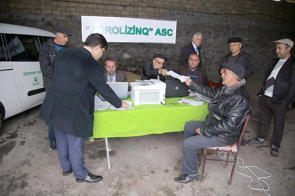 Şəkidə və Gədəbəydə Azot gübrəsinin səyyar satışı həyata keçirilib