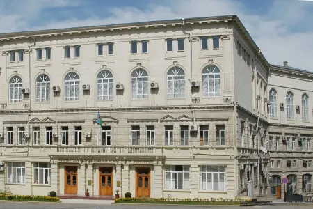 Konstitusiya Məhkəməsi sədrinin və hakimlərinin maaşı artırılıb