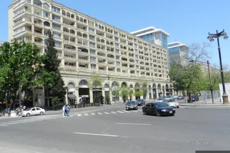 Səbail ərazisində avtomobil yollarının bərpası üçün 2,45 milyon manat ayrılıb - SƏRƏNCAM