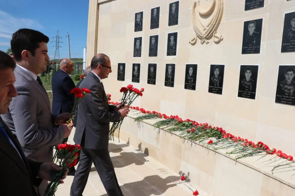 ETSN nümayəndələri Cocuq Mərcanlıda ağacəkmə aksiyası keçirib
