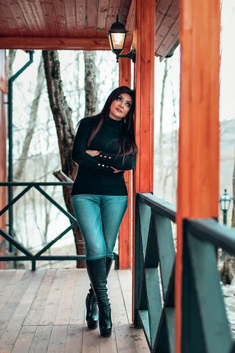 Nazpəri Dostəliyeva gündəmi belə dəyişir - FOTO