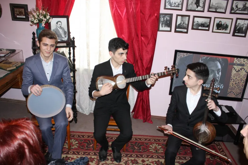 Xalq yazıçısı İsmayıl Şıxlının xatirəsi yad olunub