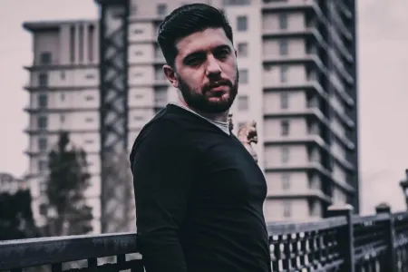 Azərbaycanlı reper: "Efirə kayfda çıxan mügənnilərdən tutmuş..." - FOTO