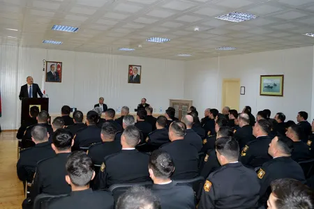 Məhkəmə nümayəndələri hərbi dənizçilərlə görüşüb