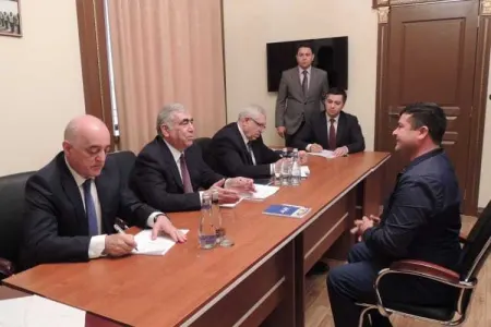 Saleh Məmmədov Cocuq Mərcanlıda vətəndaşları qəbul edib