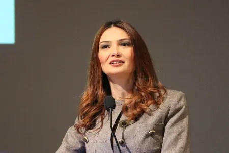 Qənirə Paşayeva məktəblərə - ÇAĞIRIŞ ETDİ - VİDEO