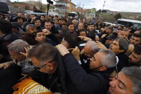 Ankarada şəhidin dəfn mərasimində Kamal Kılıçdaroğluna hücum edilib - FOTOLAR