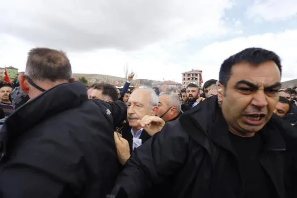 Ankarada şəhidin dəfn mərasimində Kamal Kılıçdaroğluna hücum edilib - FOTOLAR