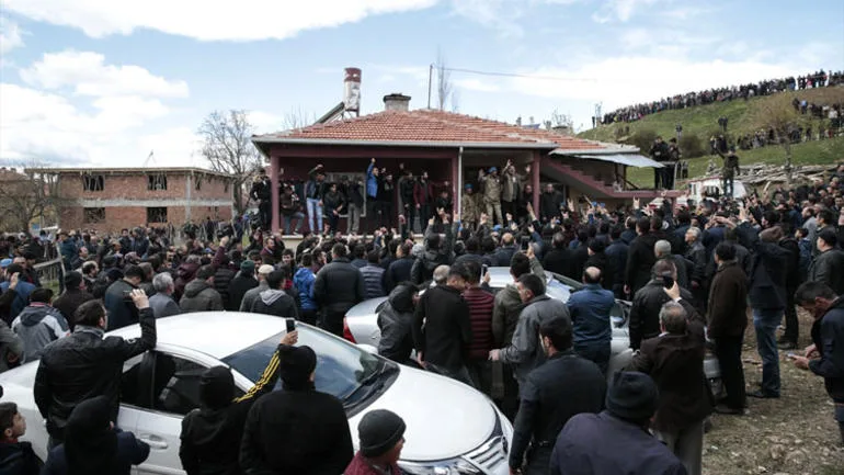 Ankarada şəhidin dəfn mərasimində Kamal Kılıçdaroğluna hücum edilib - FOTOLAR