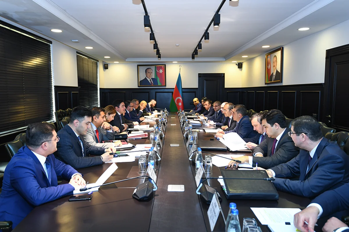 Vergilər naziri Amerika Ticarət Palastının nümayəndələri ilə görüşüb